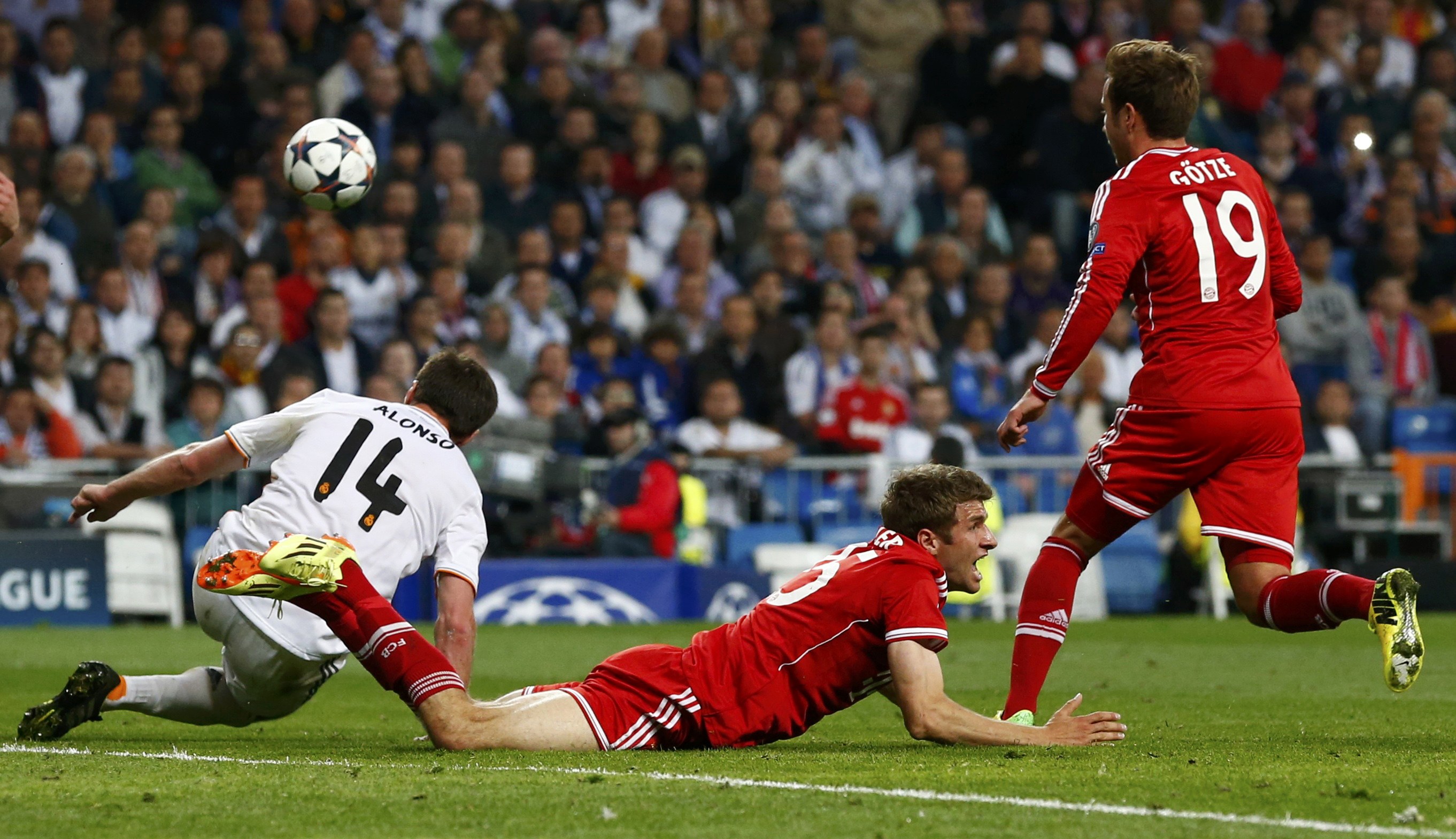 Bayern Munich áp đảo Real Madrid về mọi thứ, trừ bàn thắng
