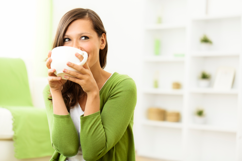 Ngo&agrave;i những lợi &iacute;ch sức khỏe kh&aacute;c, tr&agrave; xanh c&ograve;n ngăn ngừa hơi thở h&ocirc;i