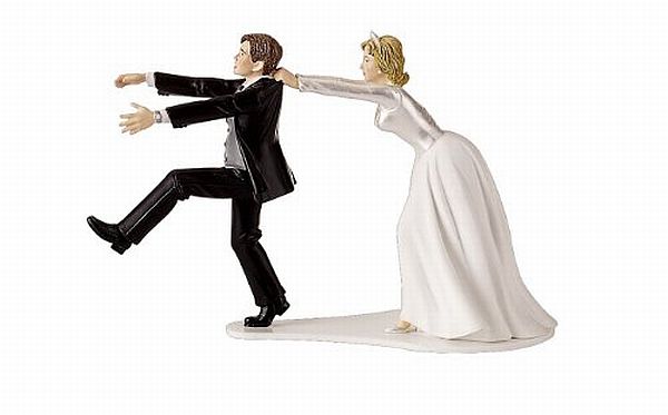 Chú r&ecirc;̉ bỏ vợ ngay trong ti&ecirc;̣c cưới vì nh&acirc;̣n được ảnh nhạy cảm của vợ