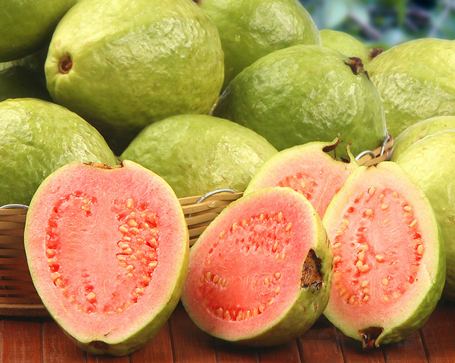 Ổi l&agrave; nguồn thực phẩm tuyệt vời cung cấp lycopene v&agrave; chất chống &ocirc;xy h&oacute;a ngừa ung thư