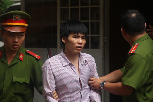 Xin ngủ nhờ nhà bà ngoại rồi "mây mưa" nhiều lần với cháu gái