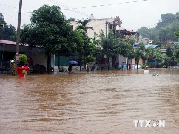 Mưa lớn g&acirc;y ngập &uacute;ng ở nhiều tuyến đường tr&ecirc;n địa b&agrave;n th&agrave;nh phố H&agrave; Giang. (Ảnh: Huy To&aacute;n/TTXVN)