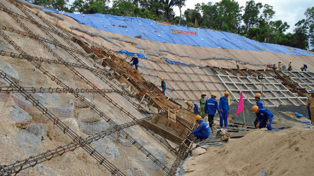 Nguyên bộ trưởng tham gia doanh nghiệp làm hầm Đèo Cả
