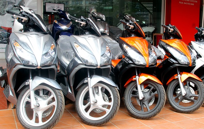 Xe tay ga Honda tăng giá mạnh ở Việt Nam