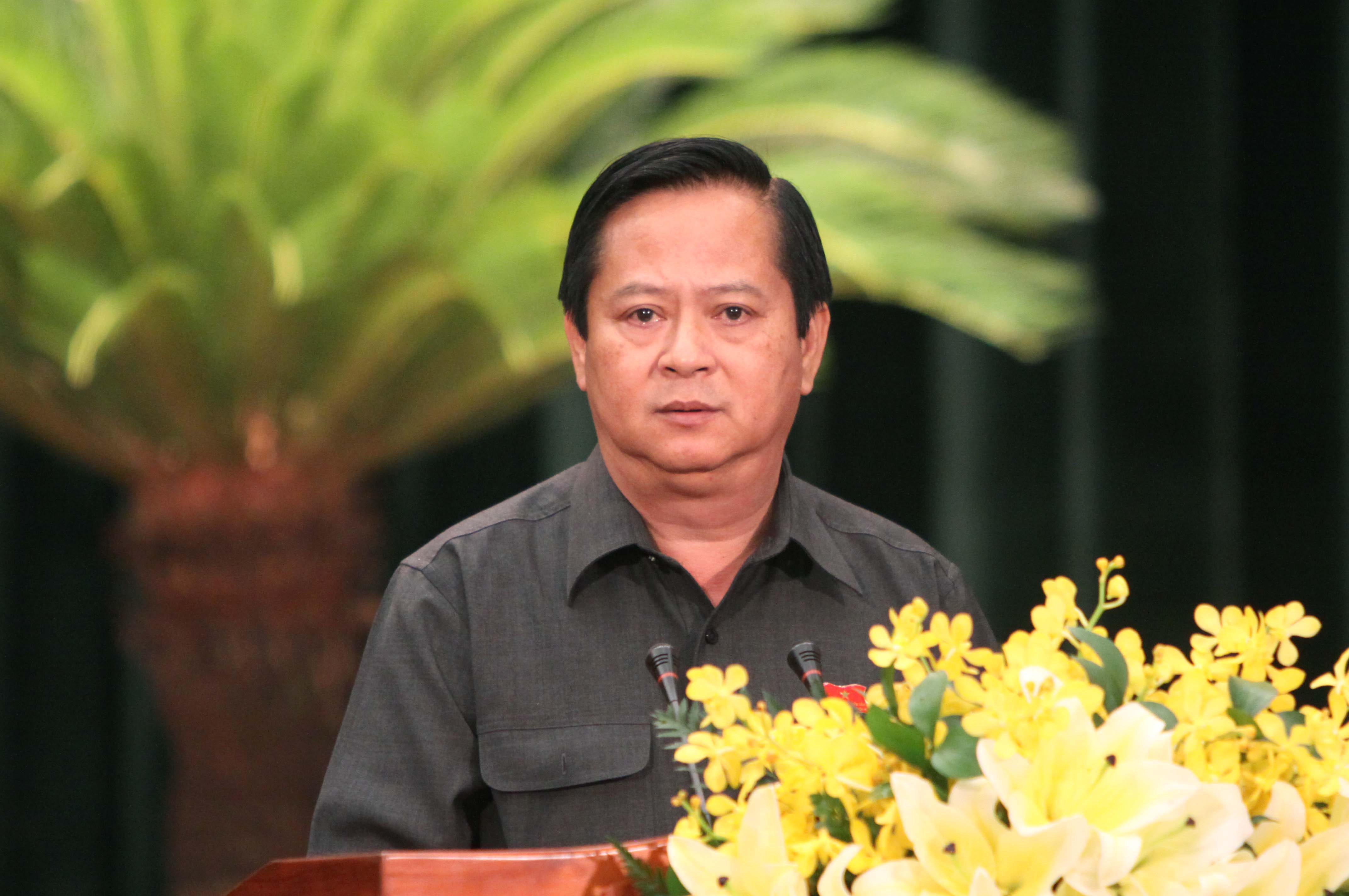 &Ocirc;ng Nguyễn Hữu T&iacute;n, Ph&oacute; chủ tịch UBND TP HCM trả lời chất vấn của đại biểu kỳ họp HĐND TP, s&aacute;ng 10-7