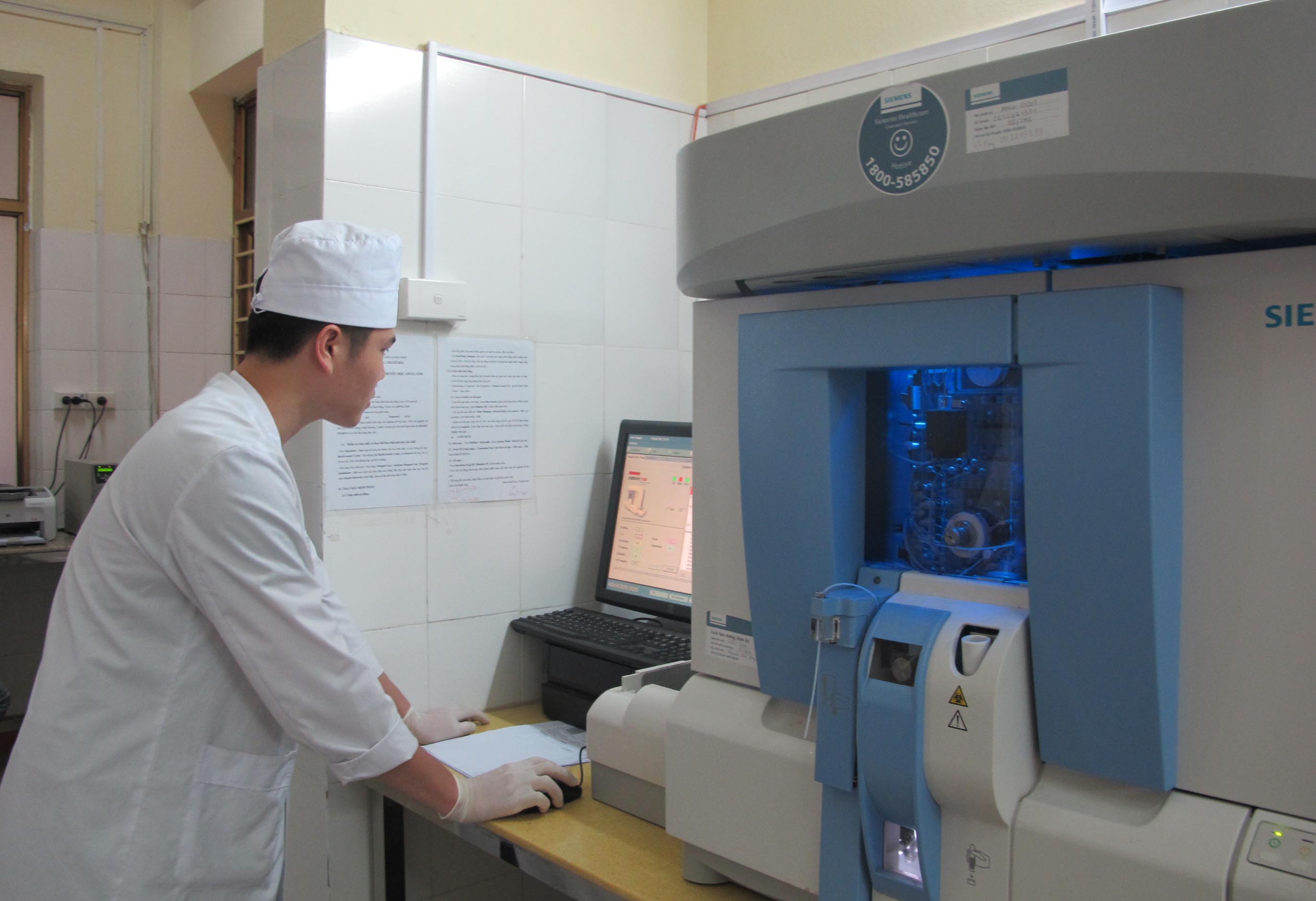 Hệ thống m&aacute;y x&eacute;t nghiệm hiện đại