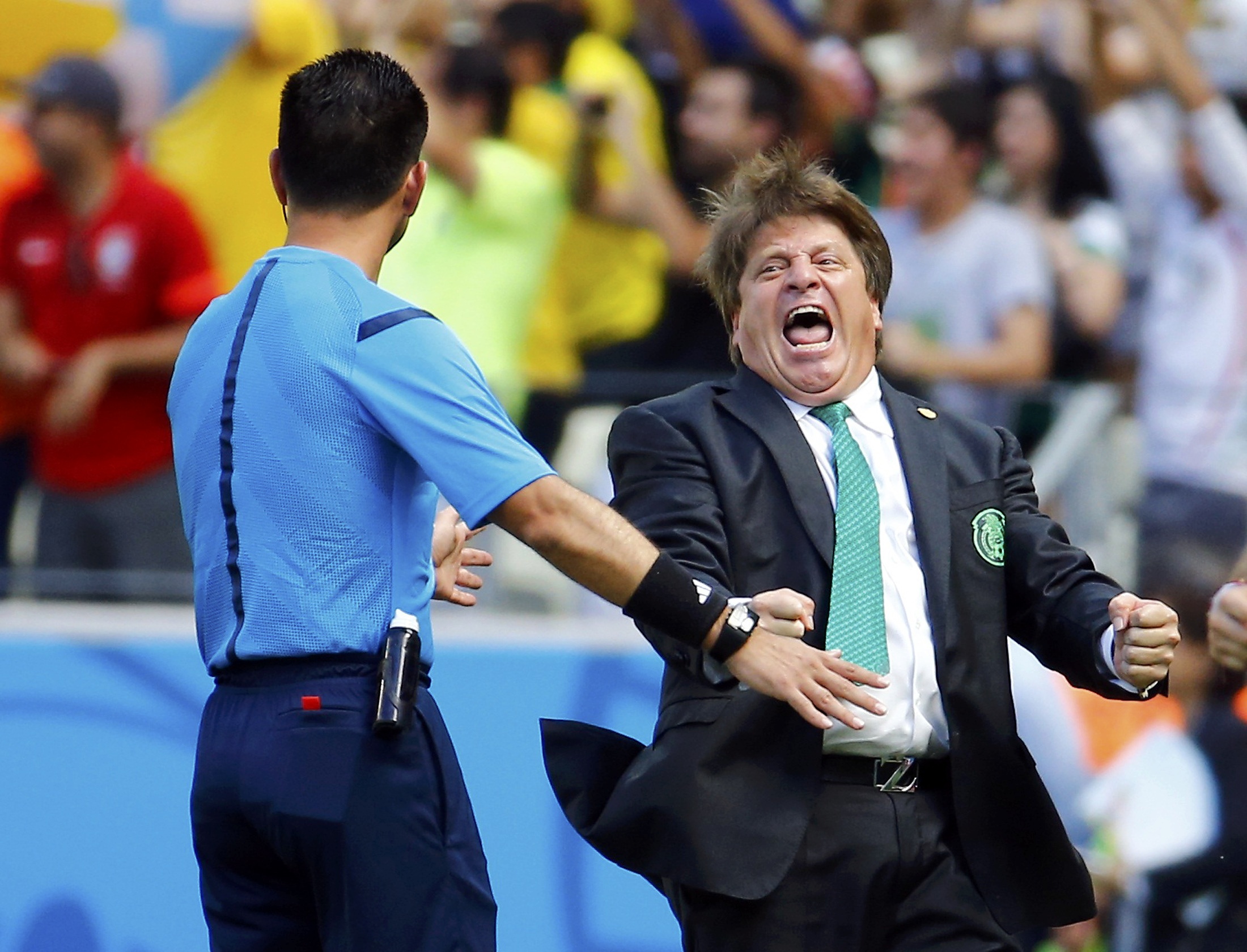 HLV Mexico điên tiết tố cáo trọng tài và cả FIFA