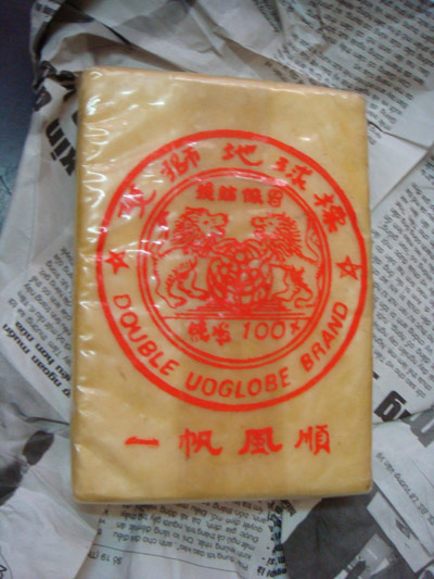 Giắt dao nhọn, chạy xe máy đi bán heroin