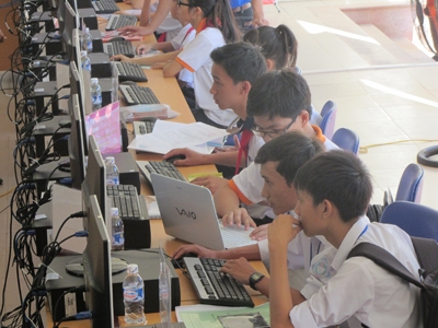 Trao 375 suất học bổng cho sinh viên