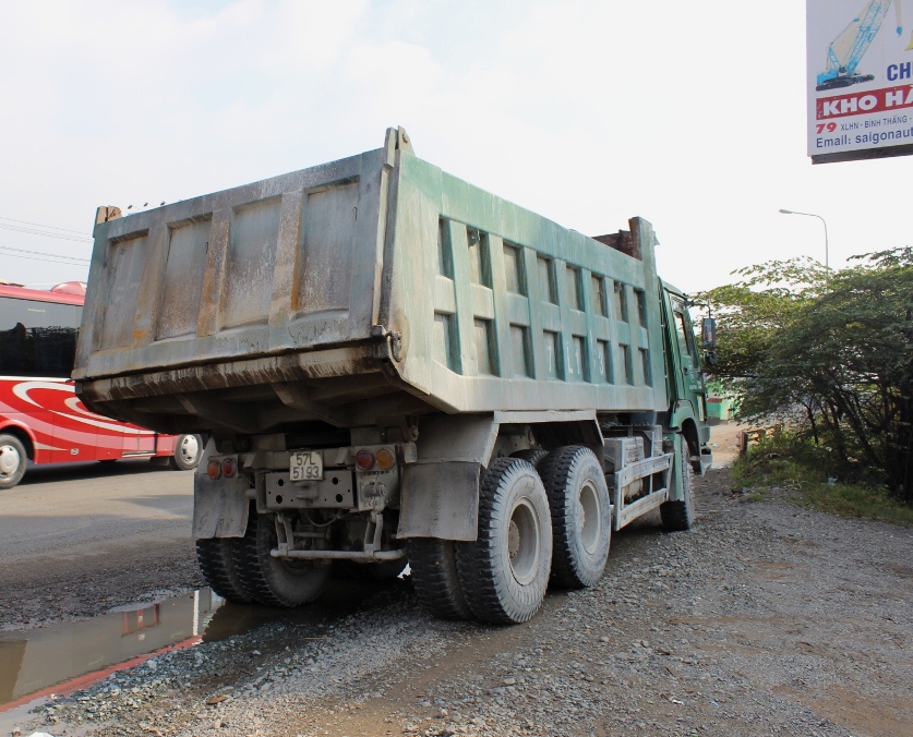 Chiếc xe ban c&aacute;n n&aacute;t ch&acirc;n chị T&uacute;