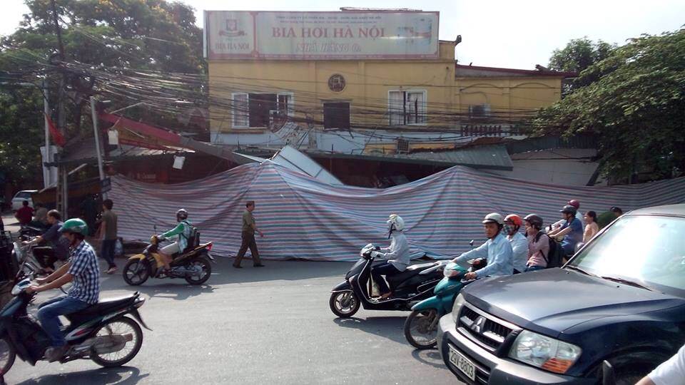 Hà Nội: Nổ kinh hoàng tại quán bia hơi, 3 người nhập viện