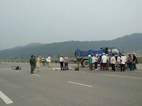 Đi đám ma về bị xe ben tông chết