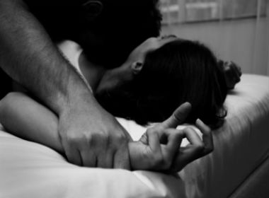 "Yêu râu xanh" dùng vũ lực hại đời bé gái 15 tuổi