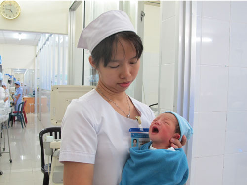 Một sản phụ đẻ rớt ở "cà phê bệt" Hàn Thuyên