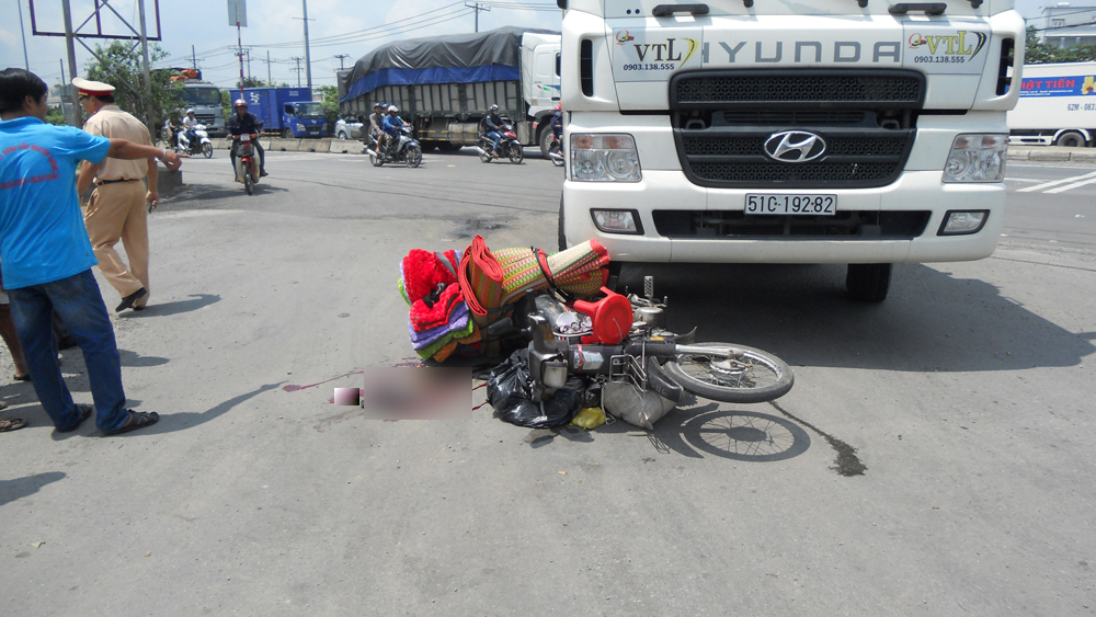 Hiện trường vụ tai nạn khiến hai mẹ con trọng thương