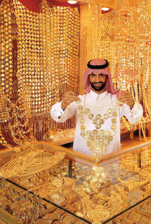 Chợ vàng Gold Souk xa xỉ với đủ kiểu dáng trang sức vàng đẹp đến choáng ngợp