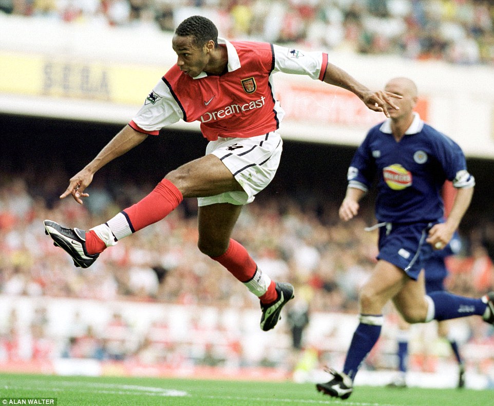 Tận đấu đầu ti&ecirc;n của Henry cho Arsenal l&agrave; với Leicester City