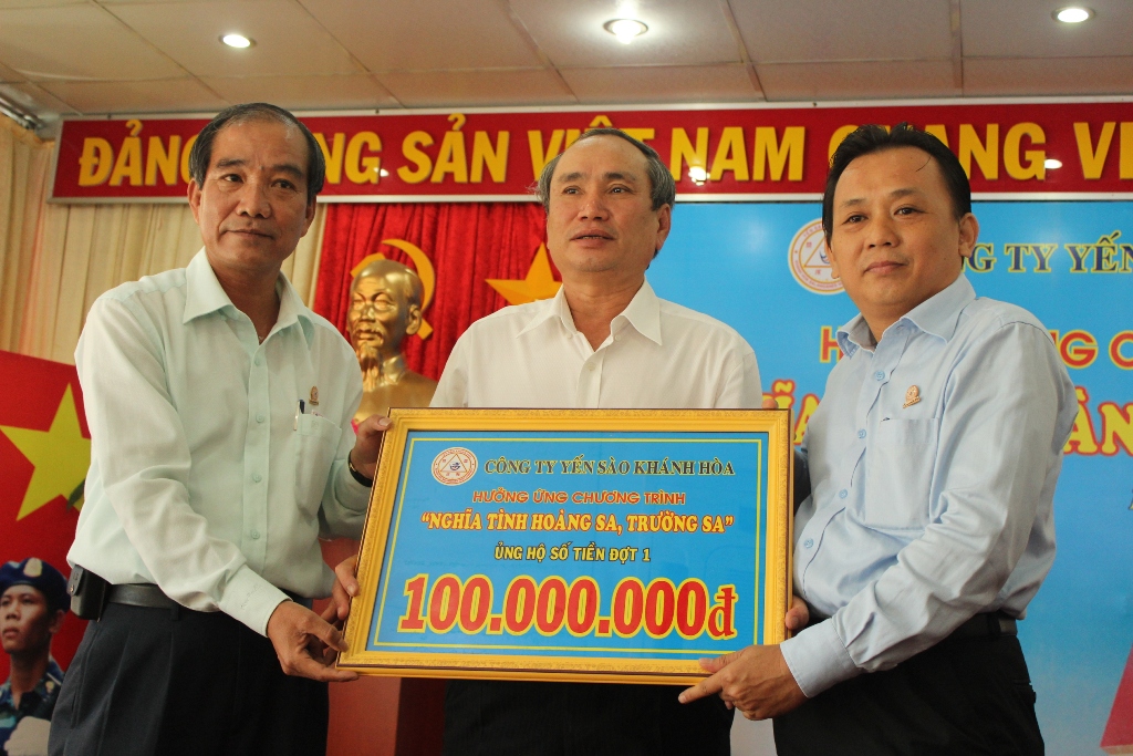 100 triệu đồng ủng hộ Hoàng Sa - Trường Sa