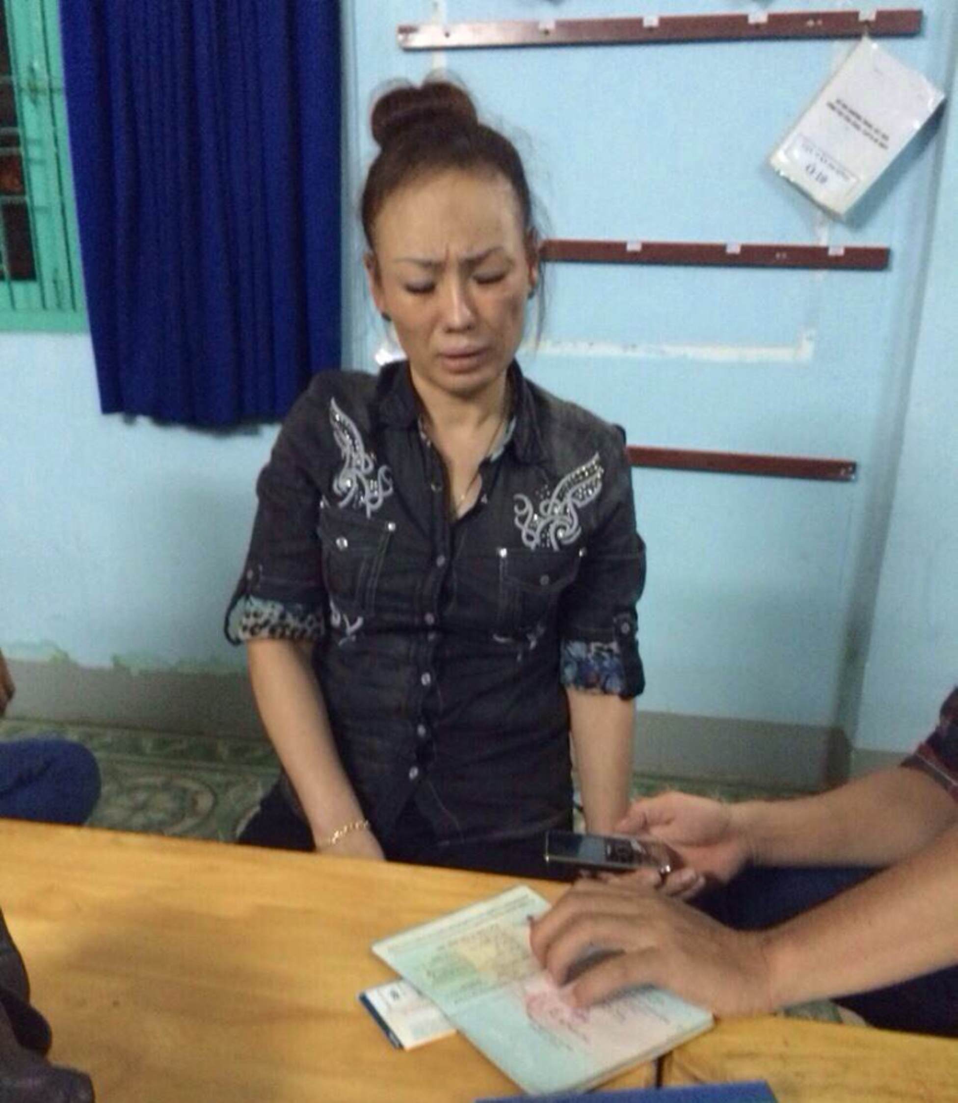 Đối tượng Ho&agrave;ng Thị Loan tại cơ quan c&ocirc;ng an.