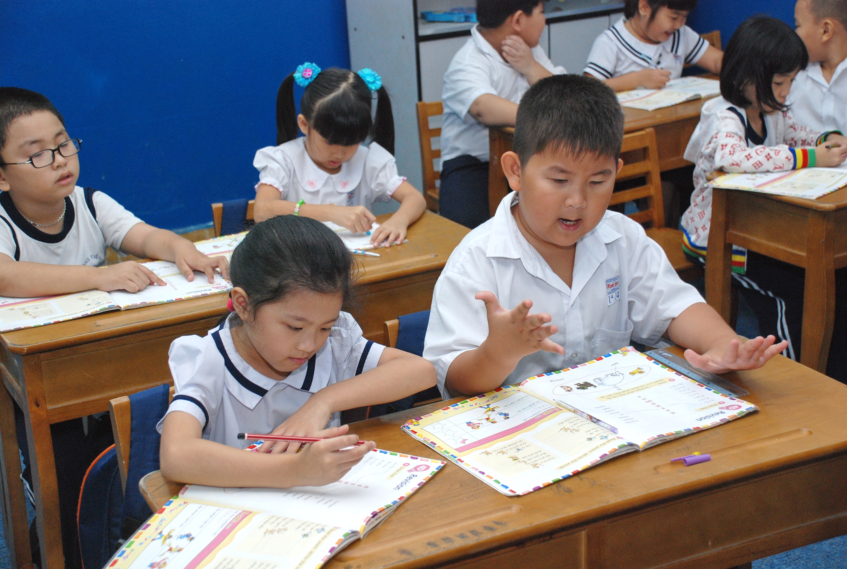 UBND TP HCM yêu cầu dừng ngay chương trình tiếng Anh tích hợp