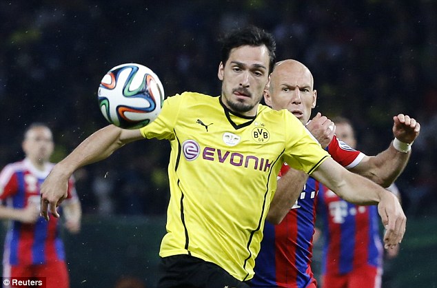 Tiền đạo Hummels của Dortmund