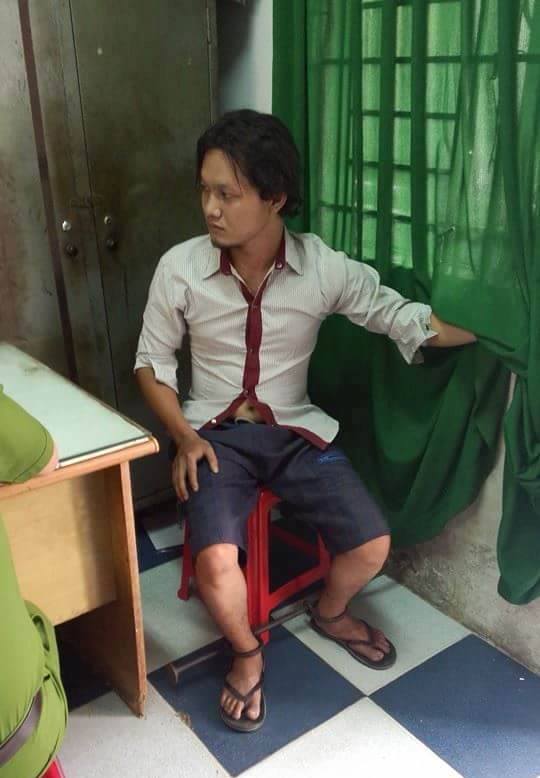 Bắt được hung thủ cầm dao xông vào nhà đâm chết người