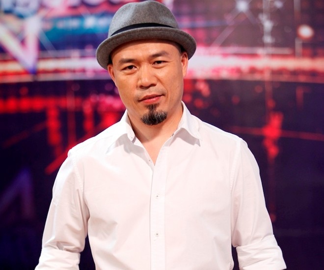 Nhạc sĩ Huy Tuấn hiện đang l&agrave; gi&aacute;m đốc &acirc;m nhạc c&ocirc;ng ty quản l&yacute; hai ca sĩ độc quyền l&agrave; Sơn T&ugrave;ng M-TP v&agrave; Văn Mai Hương