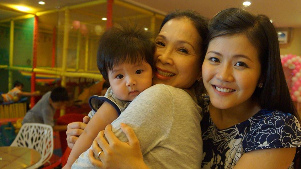 Gia đ&igrave;nh hạnh ph&uacute;c của Kim Xu&acirc;n
