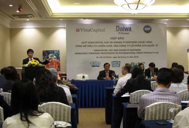Họp b&aacute;o c&ocirc;ng bố việc đầu tư v&agrave;o sữa Ba V&igrave; v&agrave;o s&aacute;ng 18-12