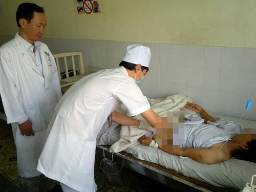 Bệnh nh&acirc;n đ&atilde; tỉnh t&aacute;o, ăn uống được sau phẫu thuật
