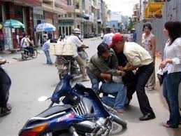 Bị truy bắt, trộm đâm 3 công an trọng thương