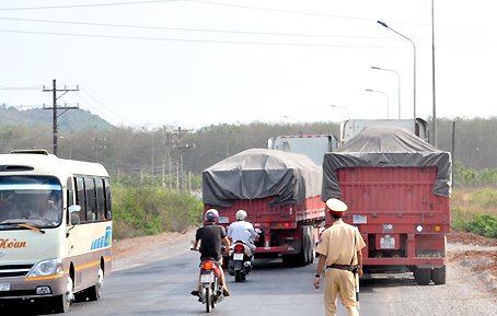 Lo sập cầu La Ngà
