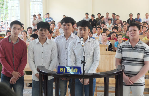 Quậy tan nát đám cưới, chém người chấn thương sọ não