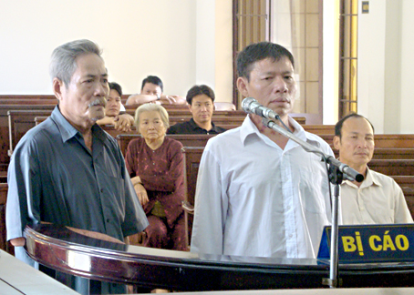 Giả giấy tờ sang Mỹ định cư, cụ ông 79 tuổi bị tù