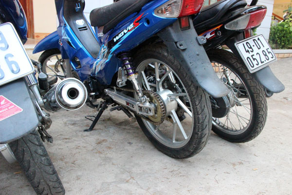 Bắt hàng trăm thanh niên đua xe trên đường cao tốc