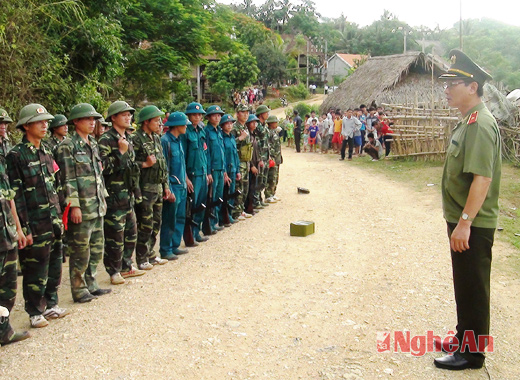 Diễn tập thực binh đánh địch xâm nhập biên giới