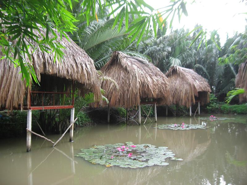 Dụ dỗ thiếu nữ đi câu cá để hiếp dâm