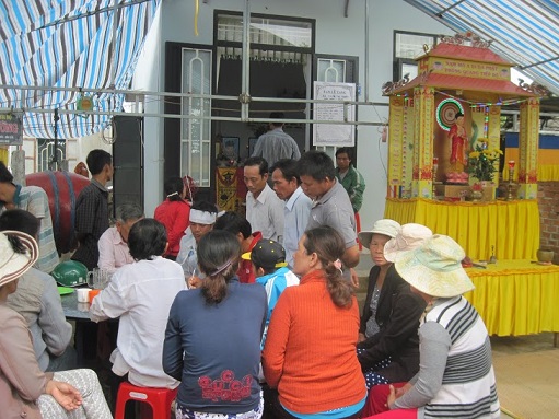 Giận mẹ chồng, mẹ ôm con trai nhảy xuống giếng tự tử