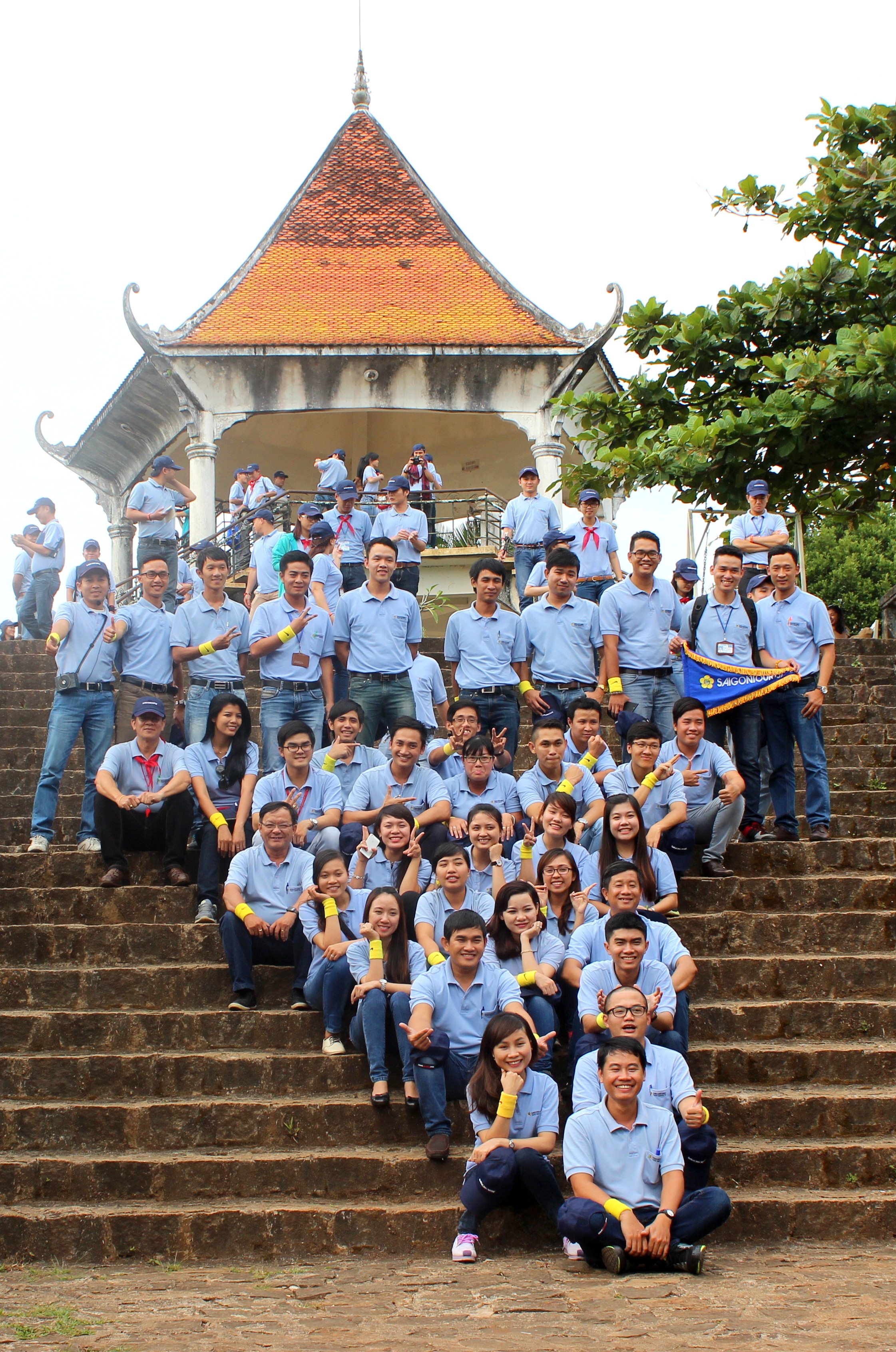 Tham quan hồ Tơ Nưng