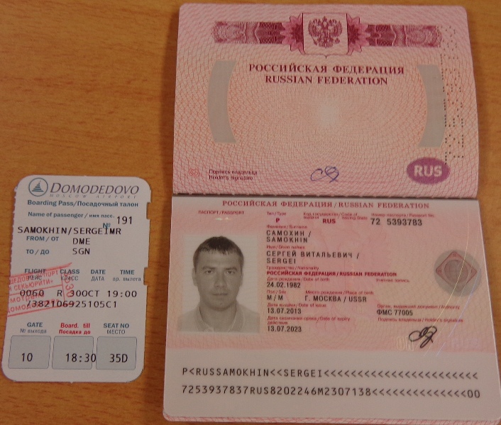 Giấy tờ của h&agrave;nh kh&aacute;ch g&acirc;y rối Sergei Samokhin