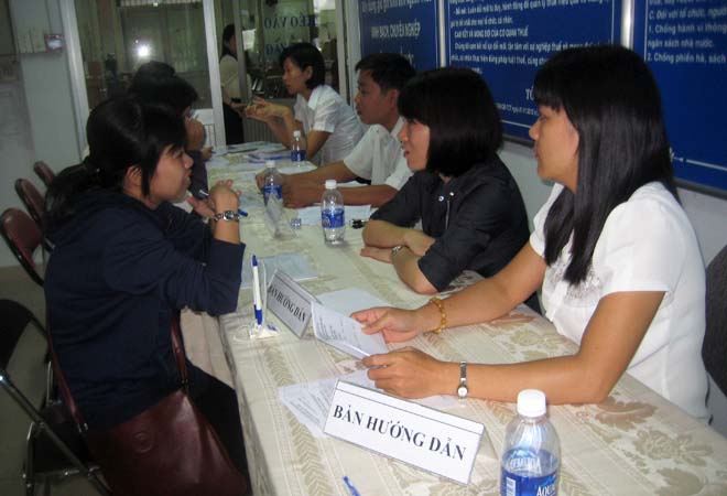 Chuy&ecirc;n vi&ecirc;n Cục thuế TP HCM tư vấn cho DN về c&aacute;c quy định mới