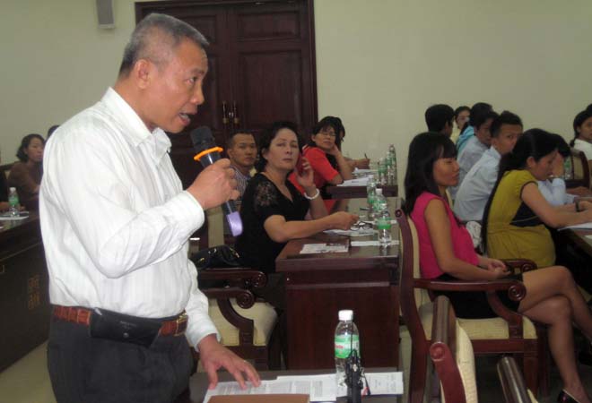 Đại diện doanh nghiệp trao đổi tại buổi đối thoại về thuế tại TP HCM ng&agrave;y 30-10.