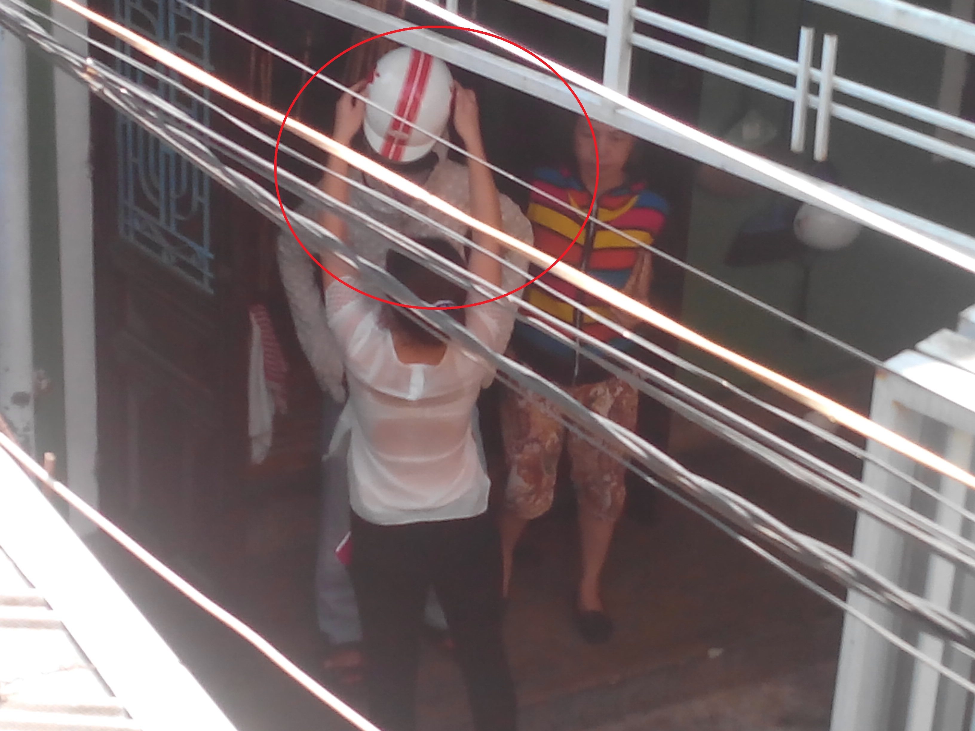 Khống chế con tin ở Huế: Hung thủ bịt kín đầu rời hiện trường