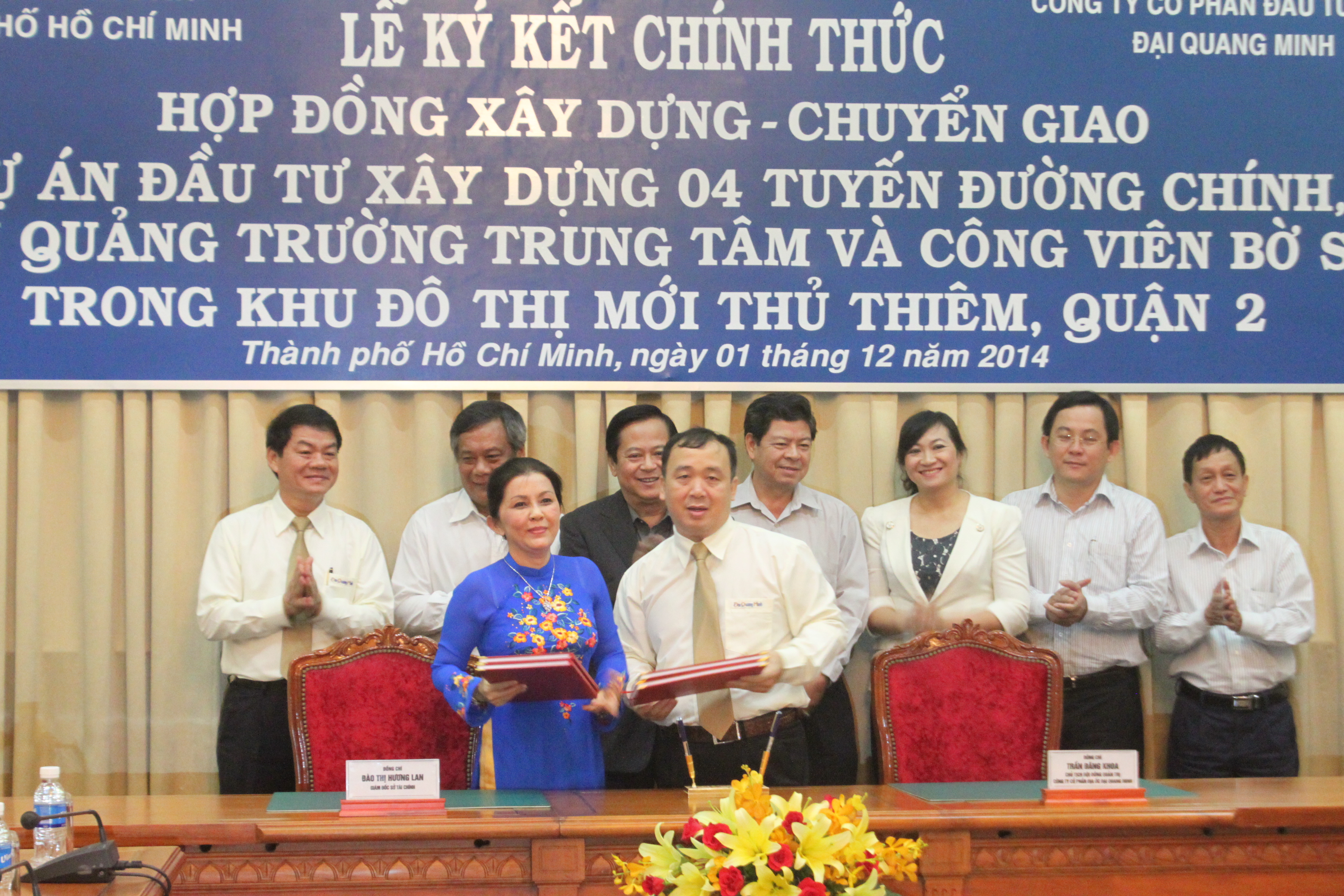 Lễ k&yacute; kết ch&iacute;nh thức hợp đồng x&acirc;y dựng 4 tuyến đường ch&iacute;nh Khu đ&ocirc; thị mới Thủ Thi&ecirc;m diễn ra s&aacute;ng 1-12