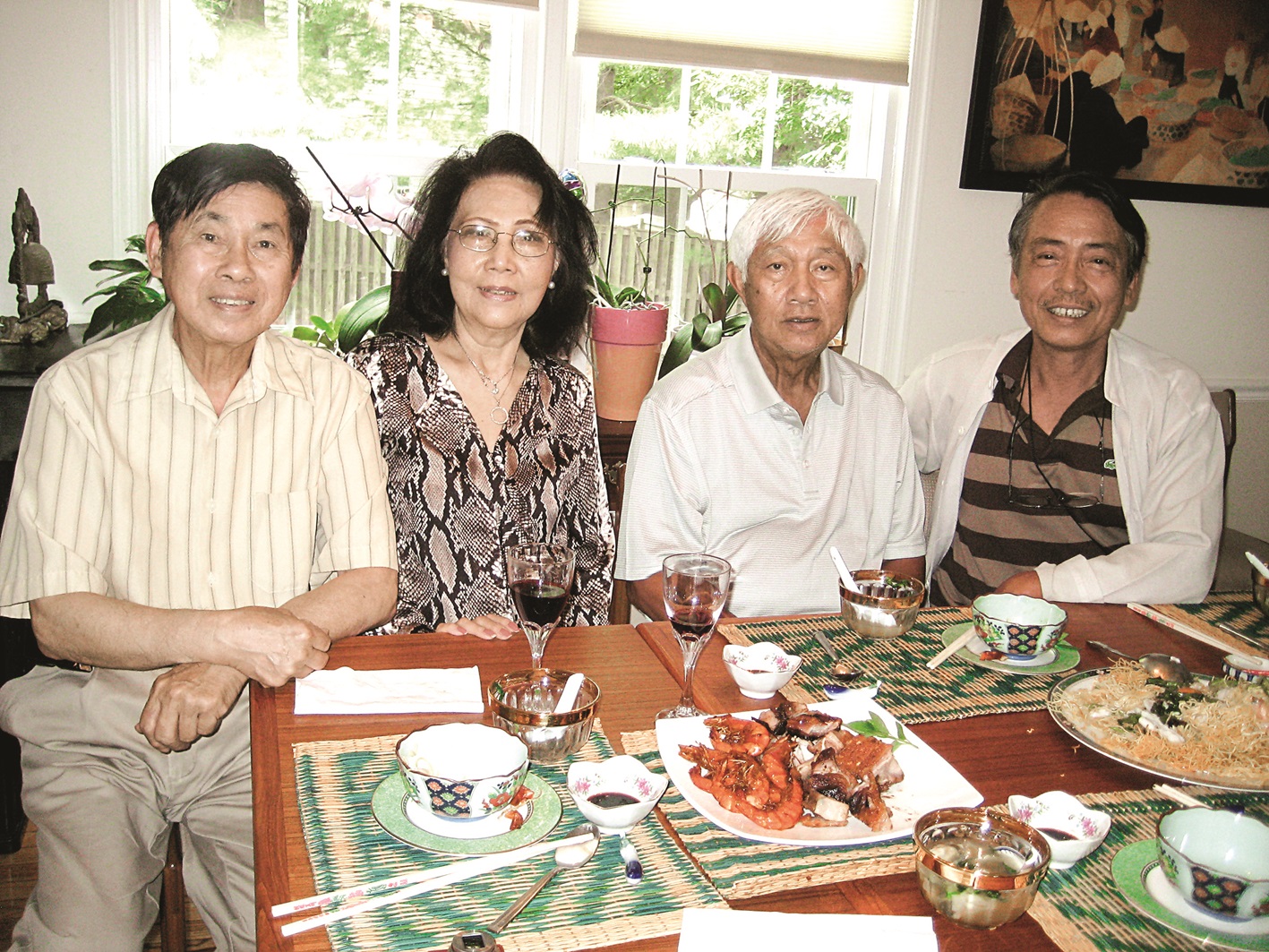 Từ tr&aacute;i qua: Nguyễn Tường Việt (con trai đầu của Nhất Linh), Nguyễn Thị Kim Dung, Nguyễn Tường Giang v&agrave; Vu Gia. Ảnh: Nguyễn Tường Đằng