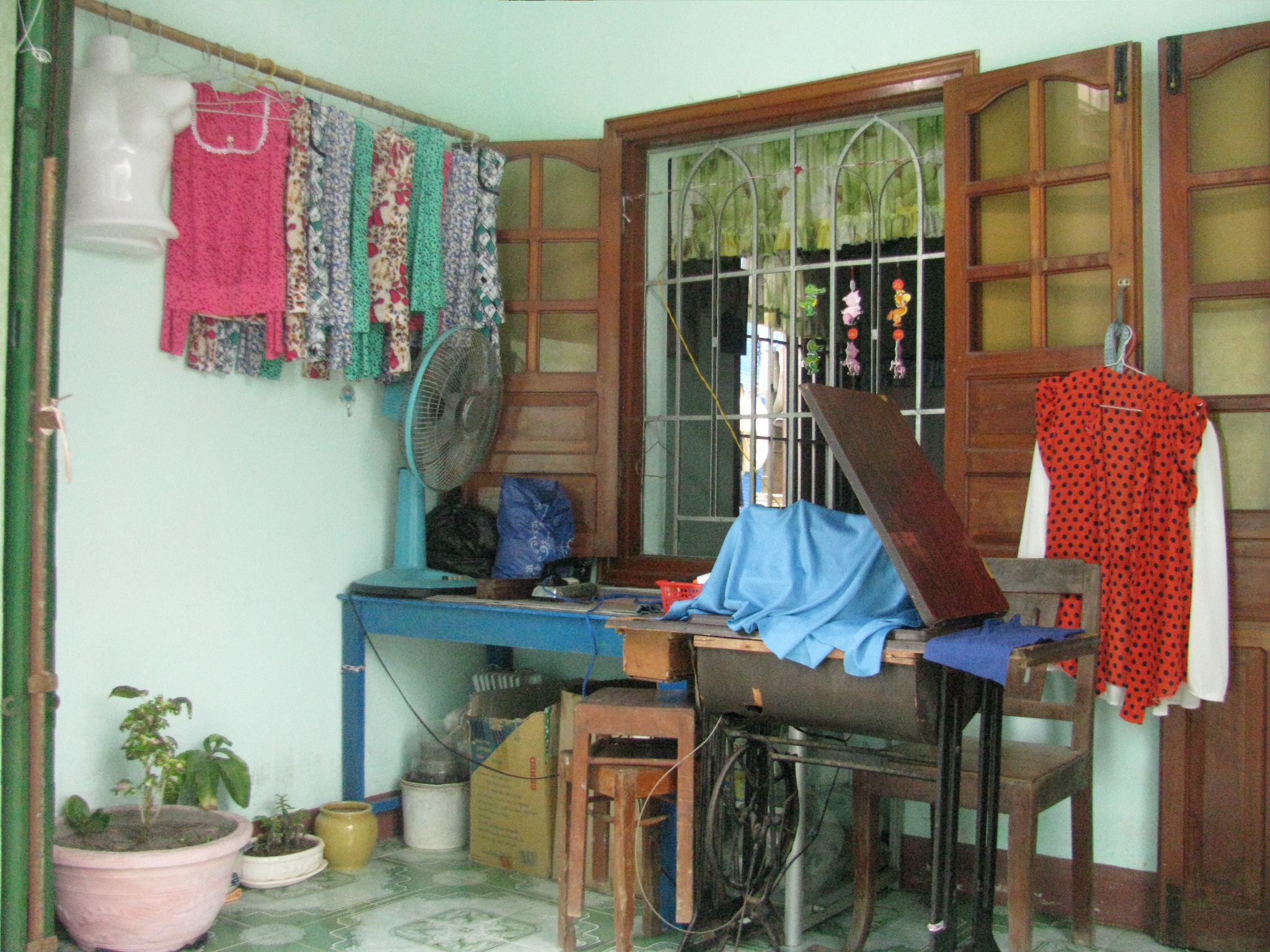 Một tiệm may...