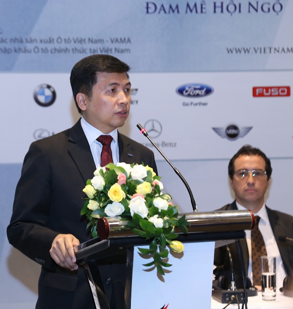 &Ocirc;ng Jesus Metelo Arias, Chủ tịch VAMA, ph&aacute;t biểu tại buổi họp b&aacute;o