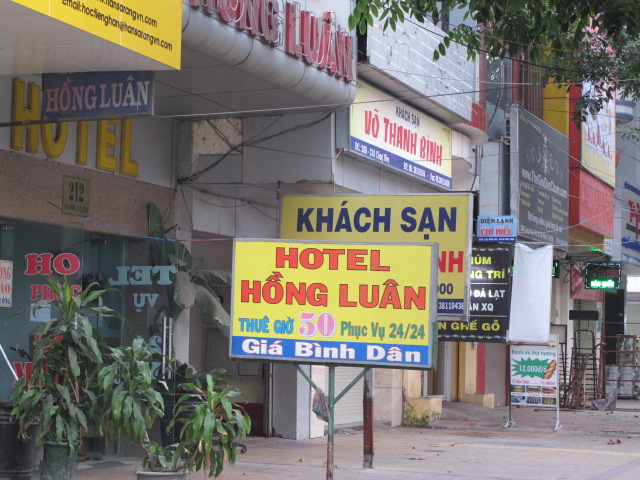 Kh&aacute;ch sạn Hồng Lu&acirc;n, nơi xảy ra &aacute;n mạng đau l&ograve;ng