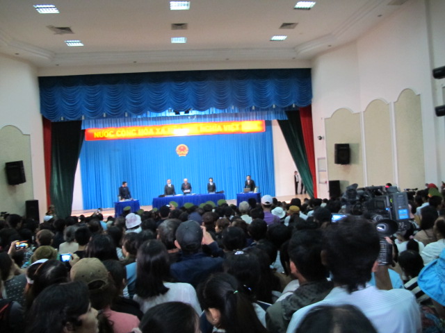 Người xem b&ecirc;n trong