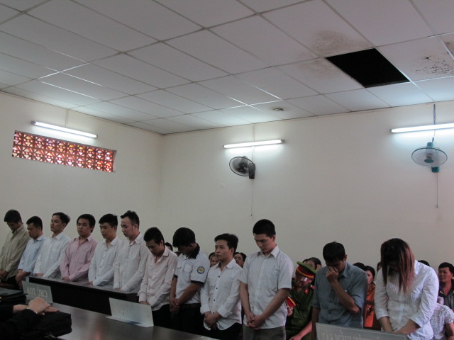 TP HCM: Xử án cảnh sát cơ động dùng súng đi cướp sòng bạc